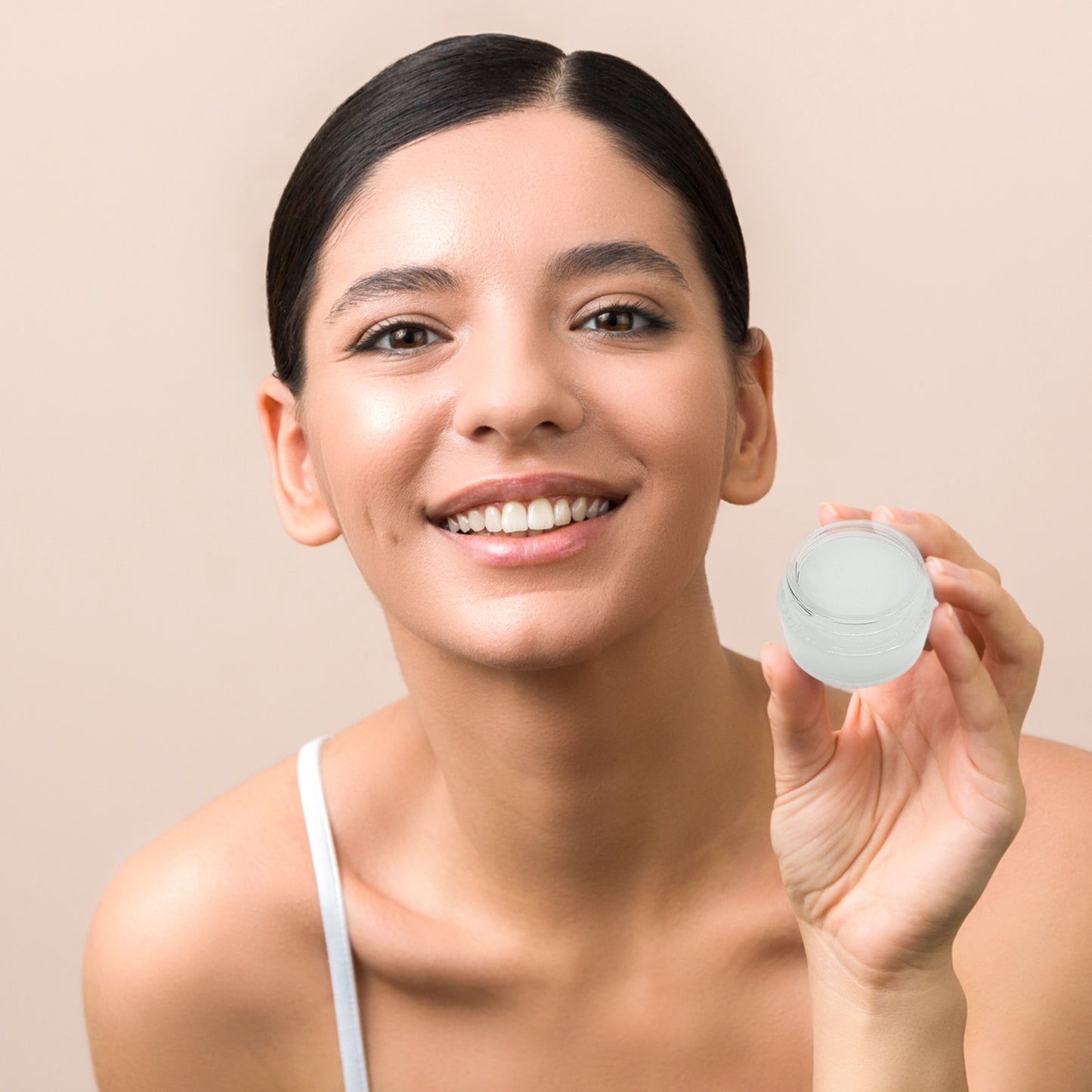 A women holding Vanilla Lip Sleeping Mask